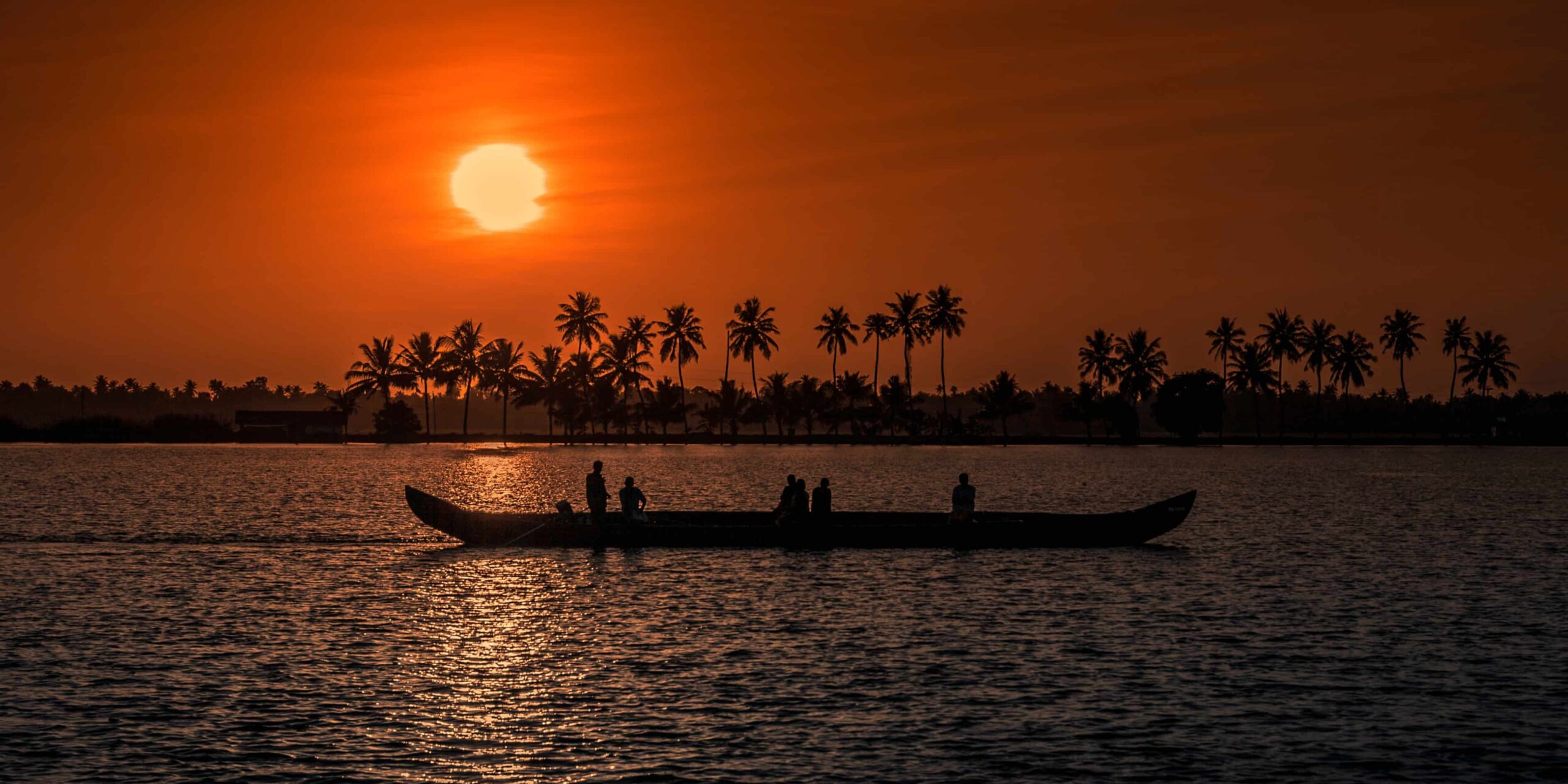 kerala family holiday package kochi munnar thekkady kumarakom