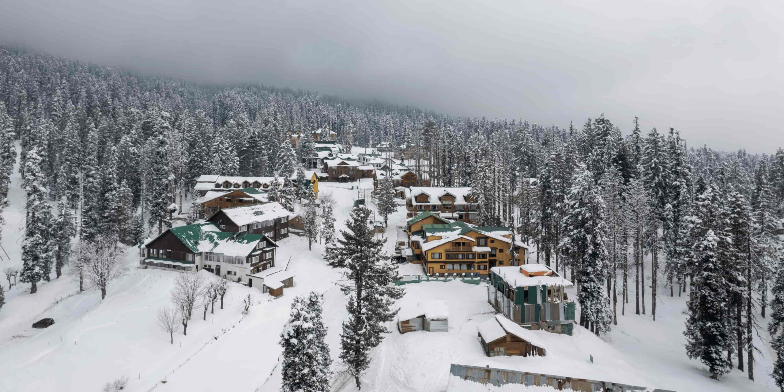 Kashmir Paradise Tour Package - 5N/6D scenic Gulmarg view