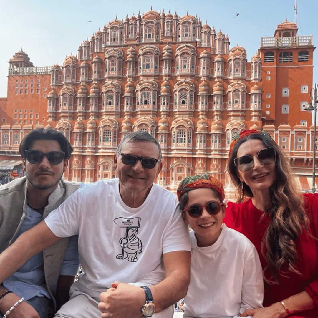 Happy travelers with Tour Advisor India at Hawa Mahal Jaipur - best travel agency in Delhi